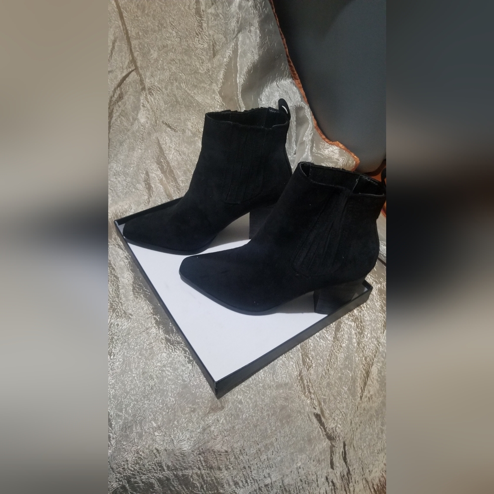 Azeala Wang black boots